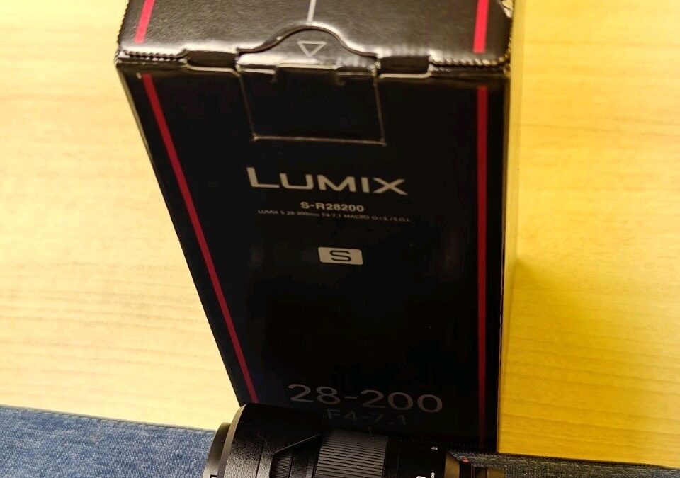 Panasonic Lumix S 28-200mm f/4-7.1 Macro OIS L-mount FF lens – S-R28200 – Mint