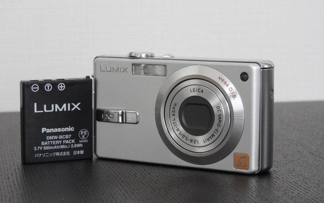 Panasonic LUMIX DMC FX7 Leica DC Vario Elmarit Silver Compact Camera