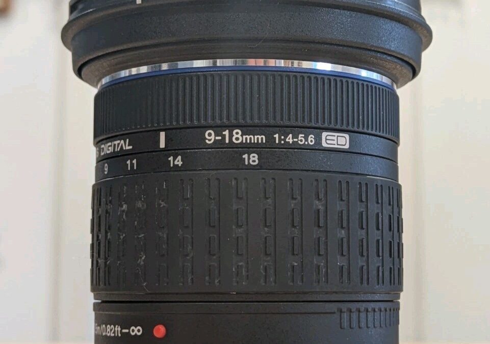 Olympus Zuiko Digital 9-18 mm F/4-5.6 ED Lens for Four Thirds With Hood and Caps