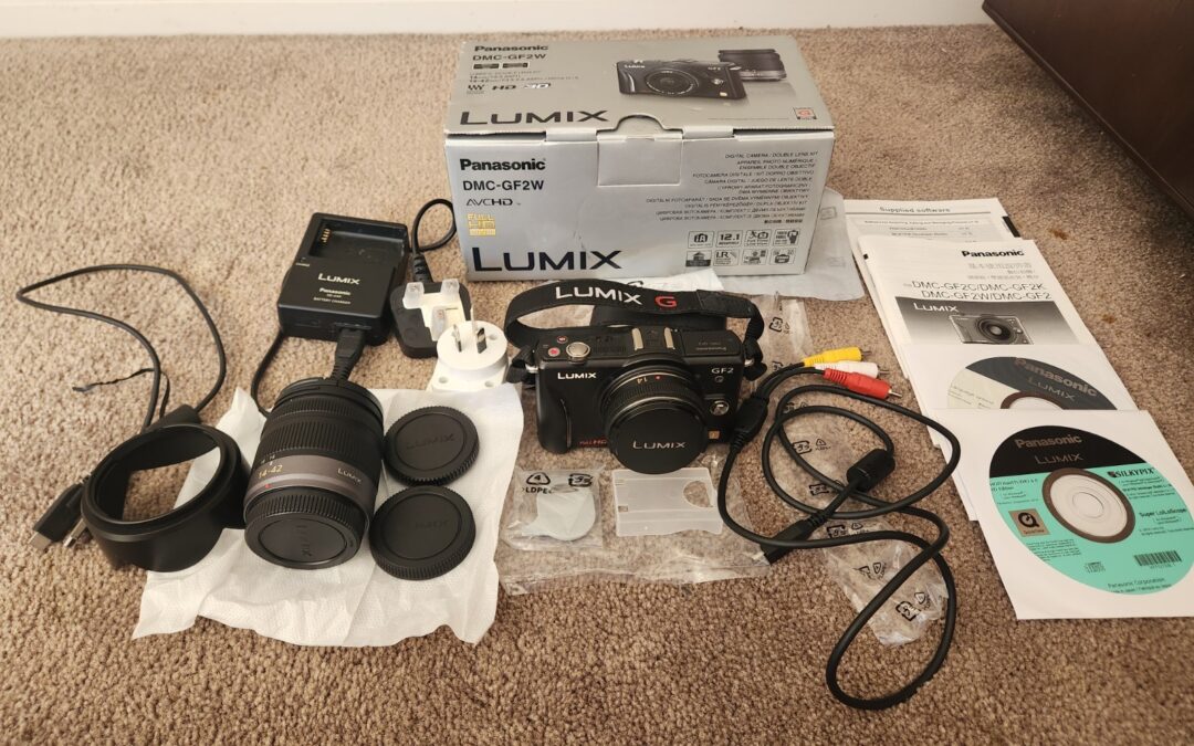 Panasonic LUMIX DMC-GF2 Black Digital 3D Camera  COMPLETE SET