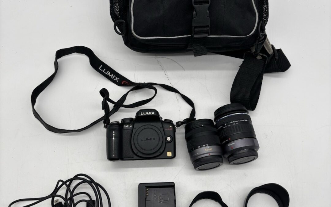 Panasonic LUMIX DMC-GH2 16.0MP Digital Camera, Black w/ Lenses 14-42mm + Bag