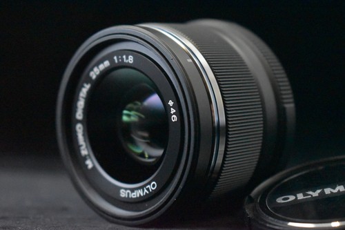 OLYMPUS M.ZUIKO DIGITAL 25mm F/1.8 Black Lens for Micro Four Thirds 8834