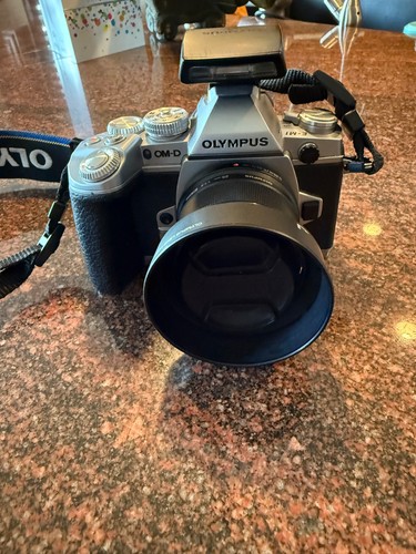 Olympus OM-D E-M1 Micro 4/3  Mirrorless Silver Digital Camera Multiple Lenses