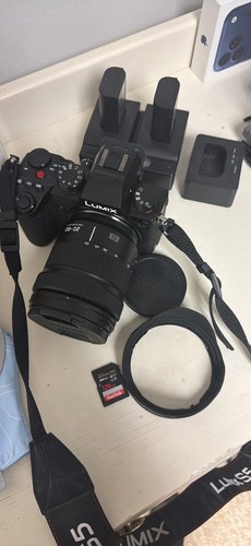 Panasonic LUMIX S5 24.2MP Mirrorless Camera (LUMIX S 20-60mm F3.5-5.6)