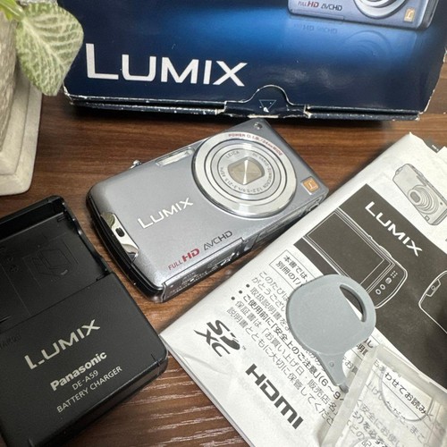 Panasonic LUMIX DMC-FX700 Compact Digital Camera Gray Black Excellent Condition