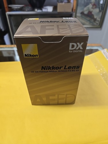 Nikon AF Fisheye NIKKOR 10.5mm f/2.8 G ED DX Lens