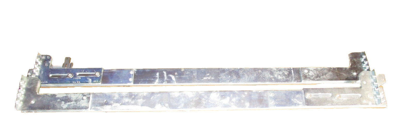 Dell 0 U1072 (L) and U1073 (R) Sliding Server Rack